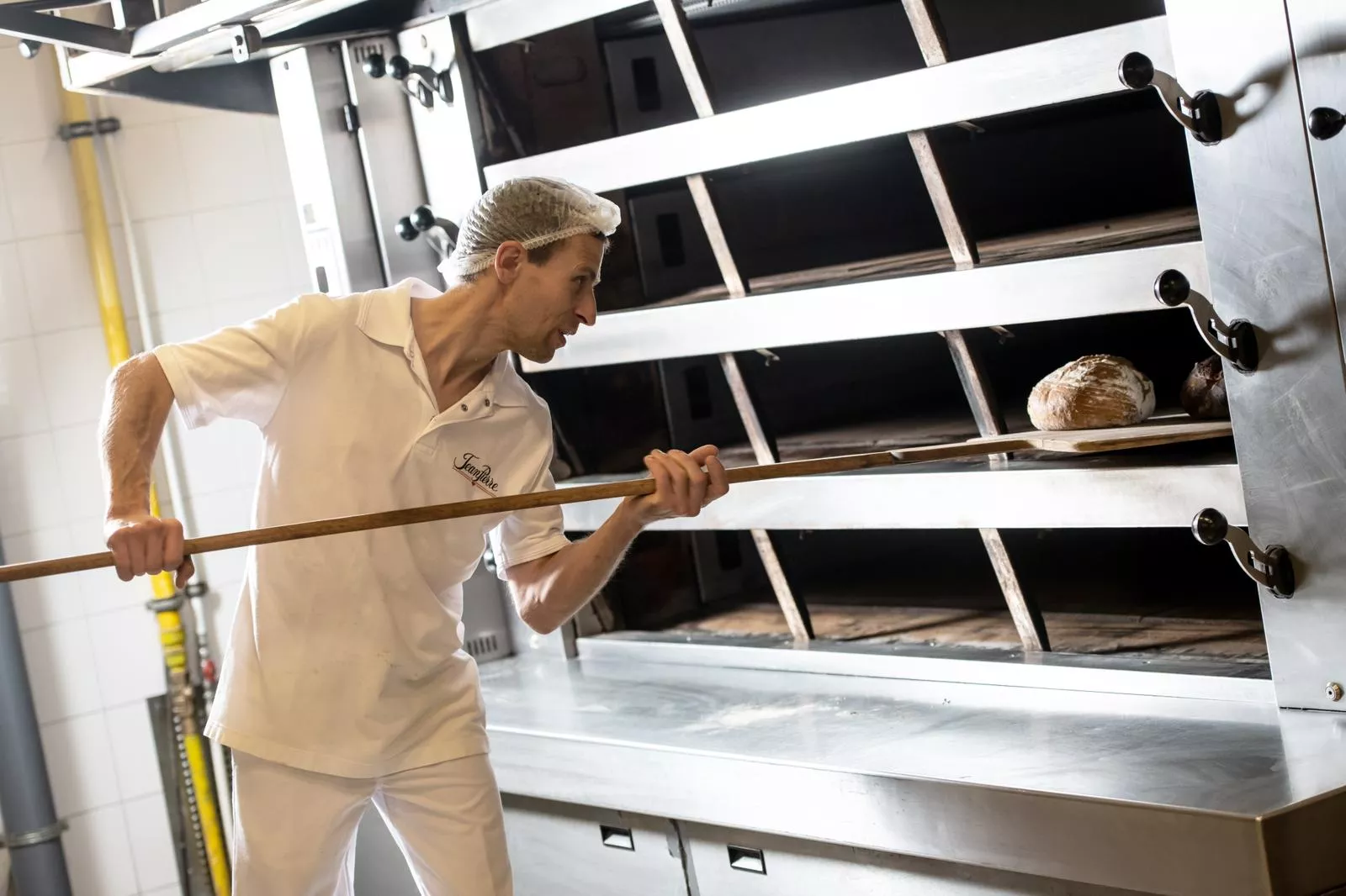 Pâtisserie Jeanpierre - Enfourner un pain